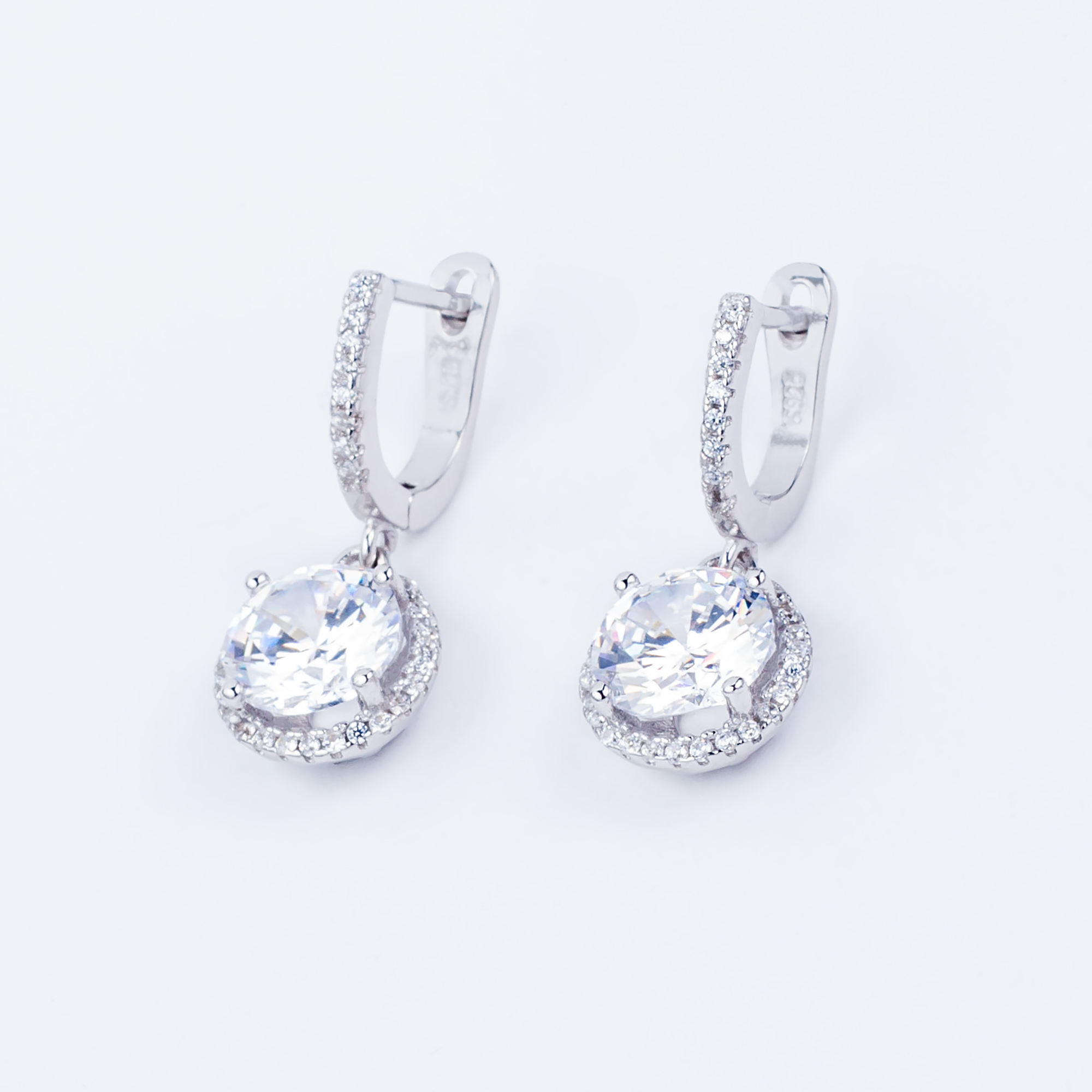 

Сережки TOP Silver 4,70 г 9520104б