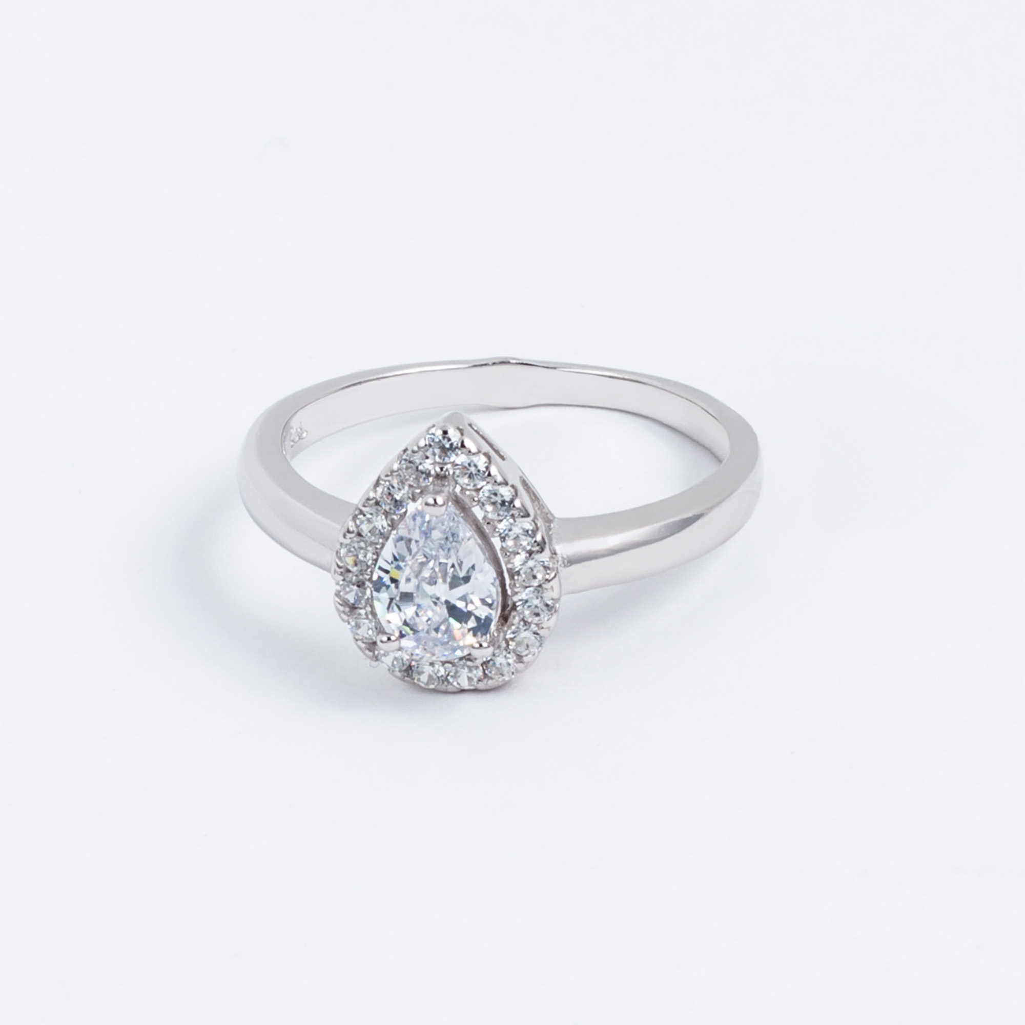 

Каблучка TOP Silver размер 16,0 2,50 г 9510102б