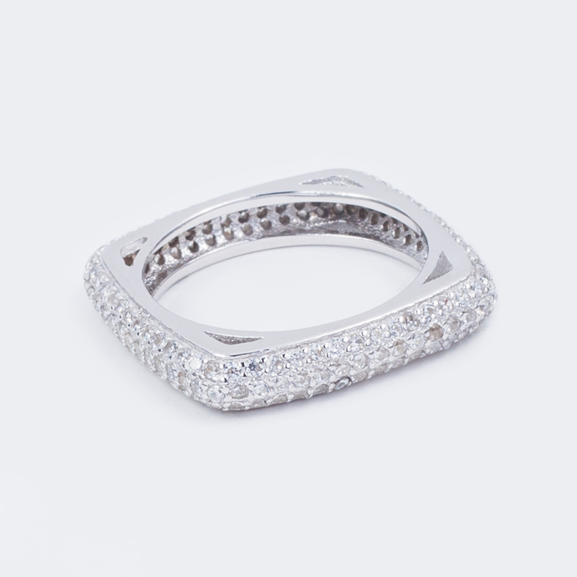 

Каблучка TOP Silver размер 19,0 4,35 г 9510032б