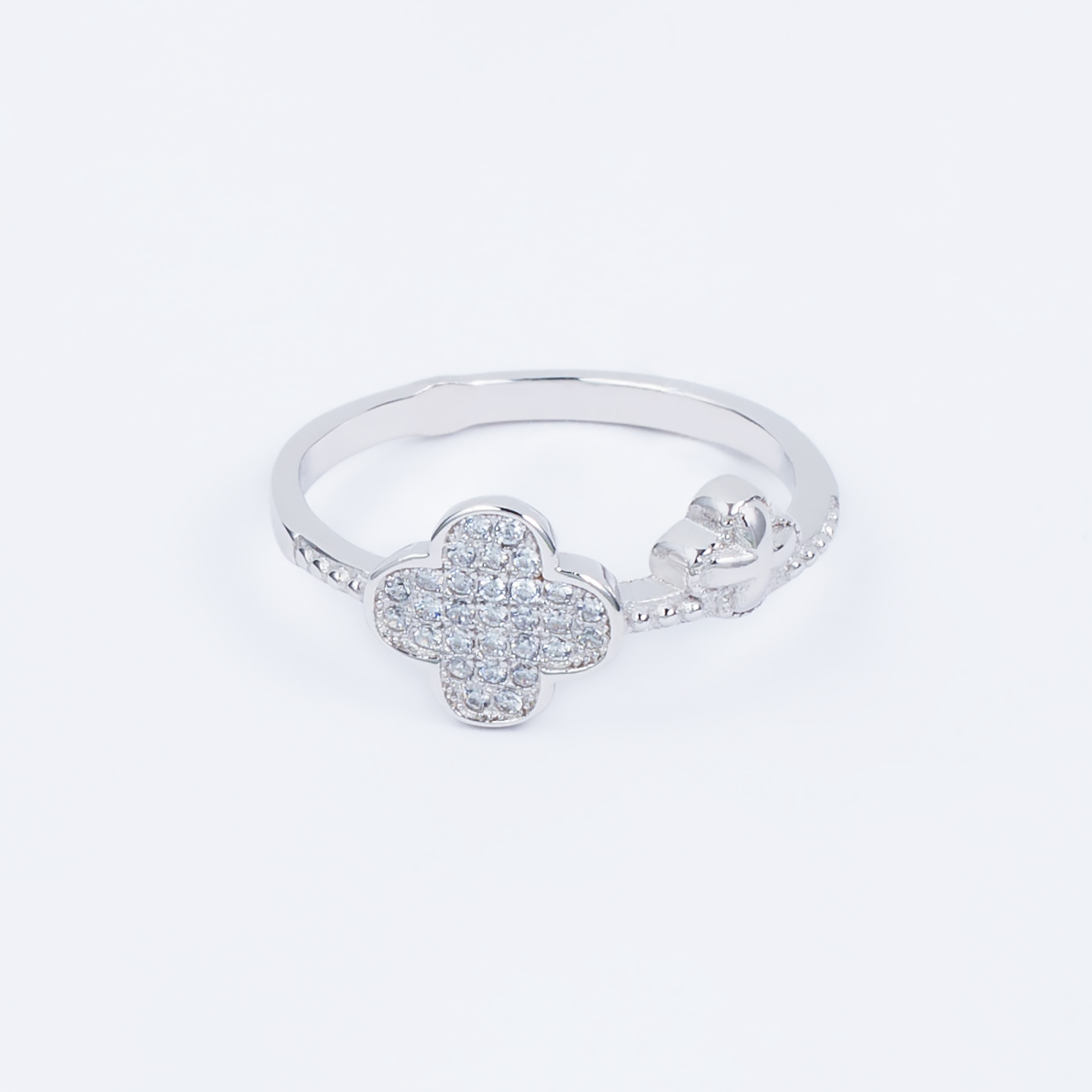 

Каблучка TOP Silver размер 16,5 1,92 г 9510083б