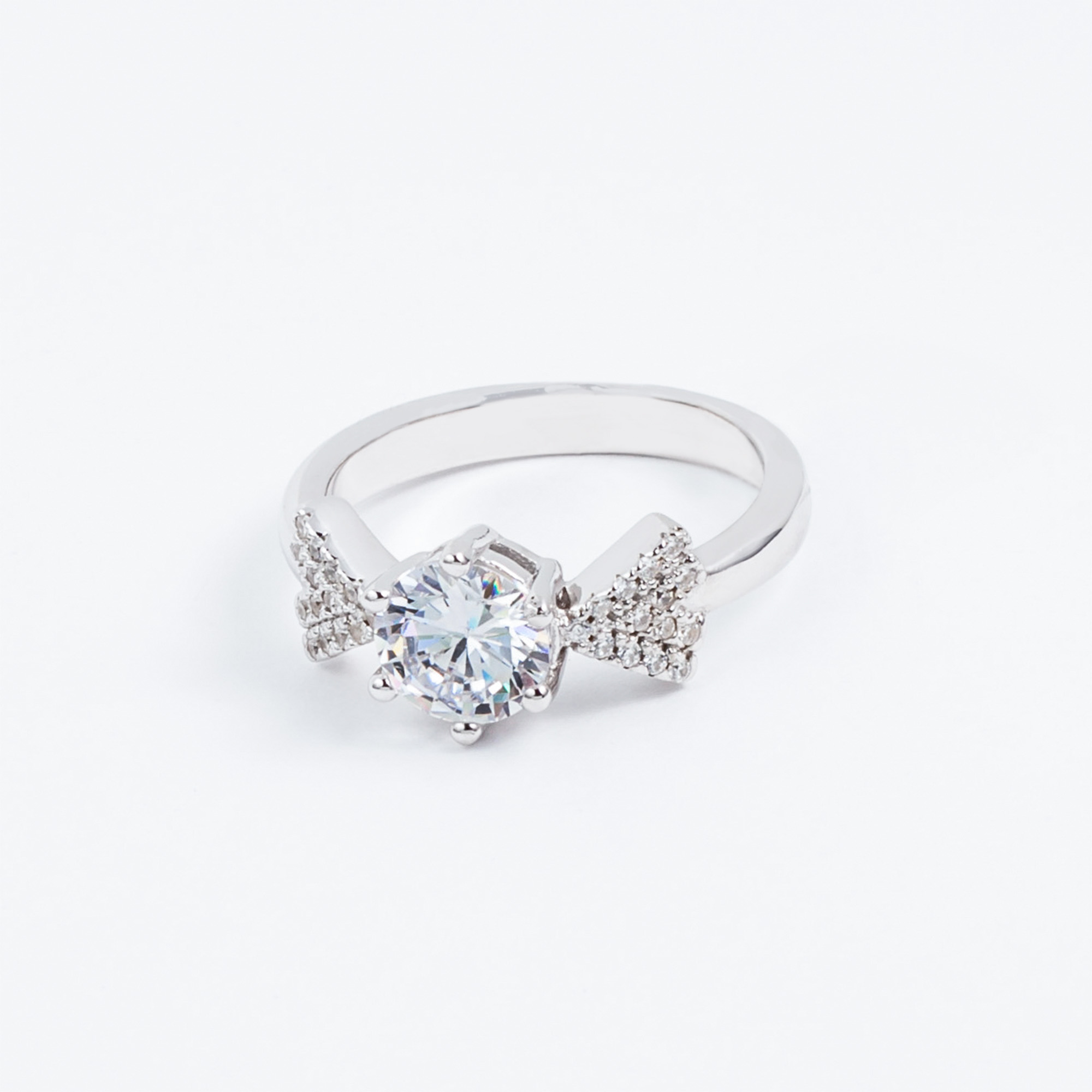 

Каблучка TOP Silver размер 16,5 4,10 г 9510161б