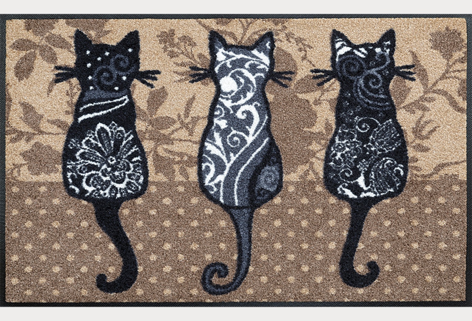 Трио ковров. Коты дизайнеры ковриков.