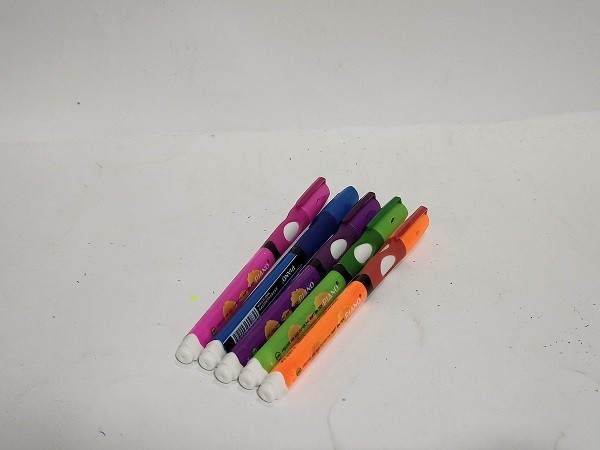 Ручки для левшей: Чем принципиально отличаются от ручек для правшей?