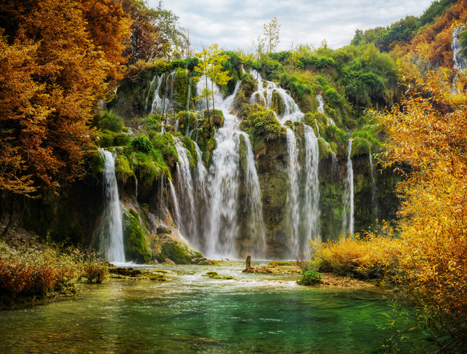 

Фотообои Природа 'Осенний водопад' (2291) , Классик