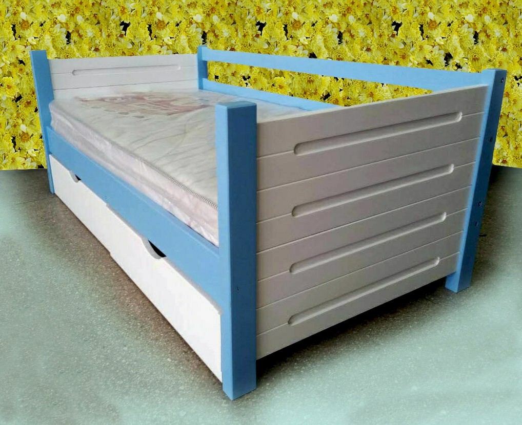 

Кровать односпальная тахта RainbowDream Йокка 90х190 см бело-голубой массив ольхи, с ящиками