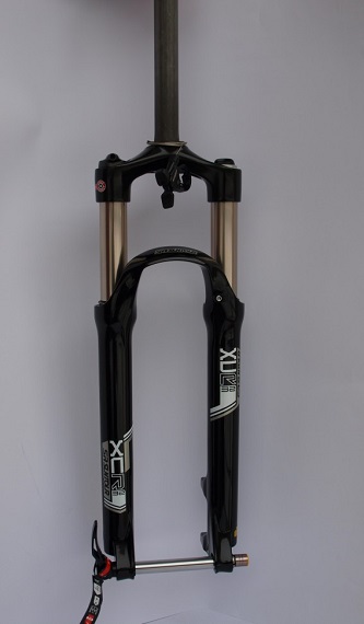 

Вилка SR Suntour SF15 XCR AIR DS RL R 15QLC32, 27.5", 100MM, черный.