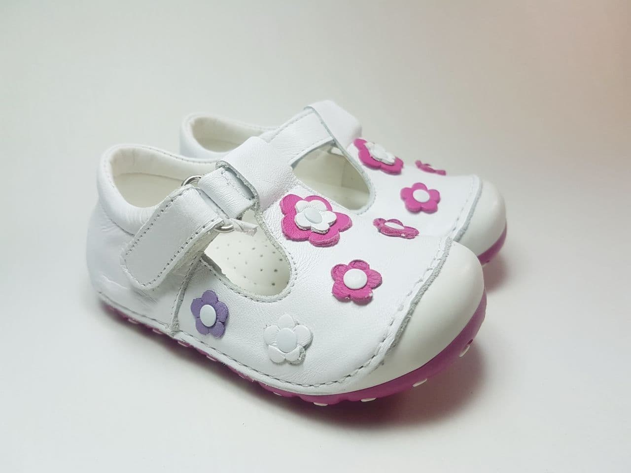 

Туфлі Dog Bebe білі 19 р (207-01-19)