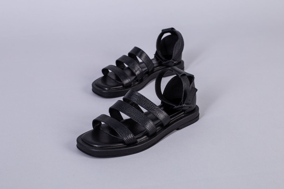 

Босоніжки жіночі шкіра флотар на низькому ходу LuxuryShoes 8121/37 (24 см) Чорний