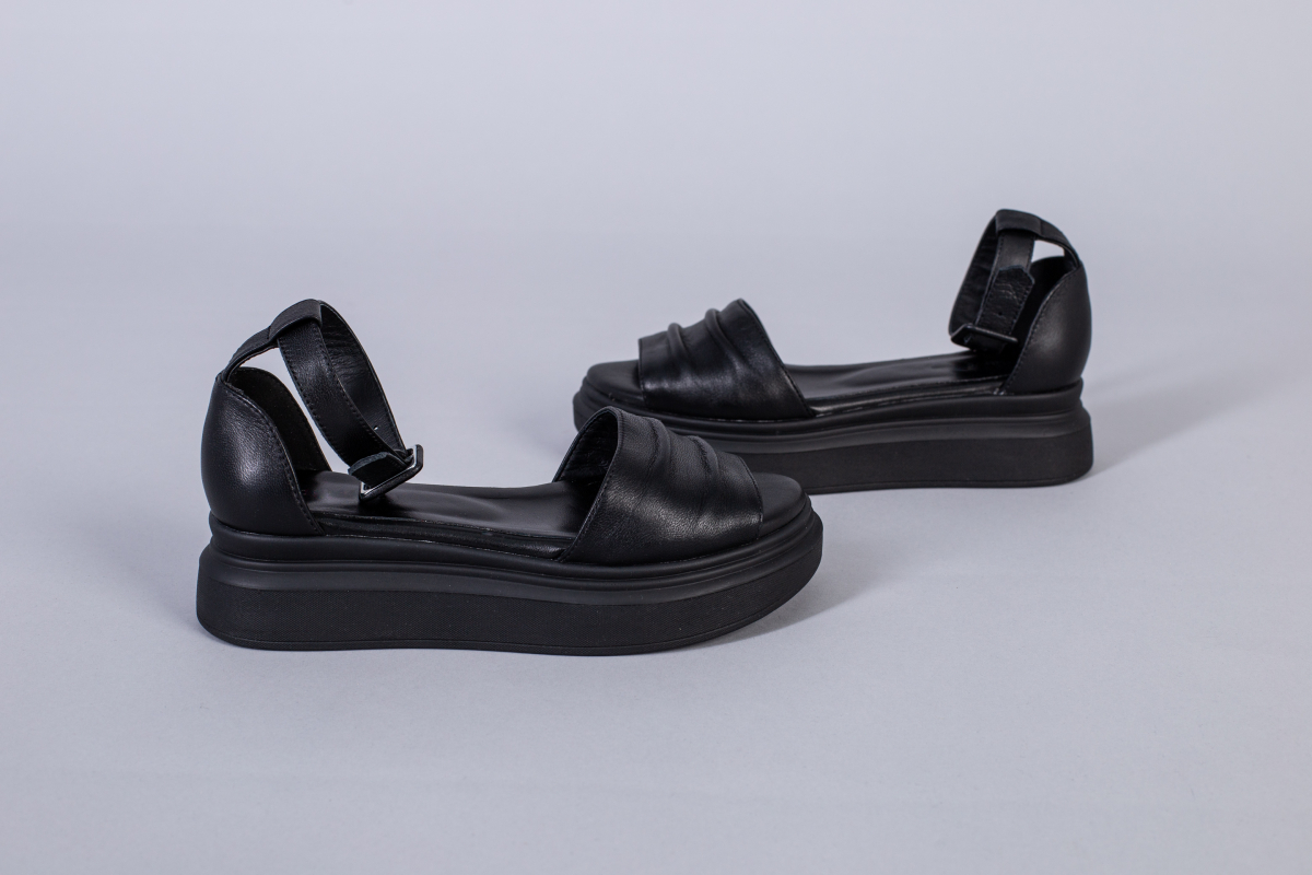 

Босоніжки шкіряні LuxuryShoes 8119/41 (26,5 см) Чорний