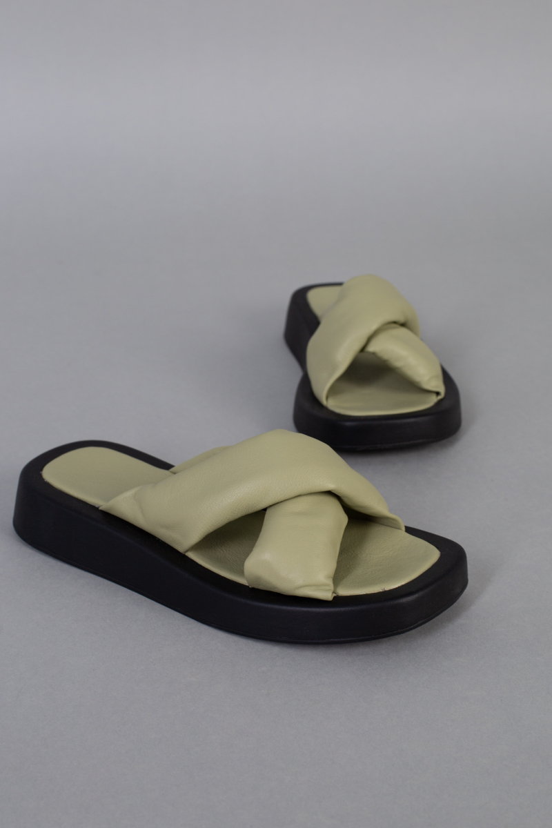 

Шльопанці жіночі шкіряні LuxuryShoes 6749/40 Хакі
