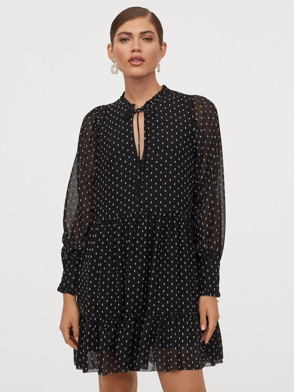 

Платье H&M 04-0825195-1 44 Черное