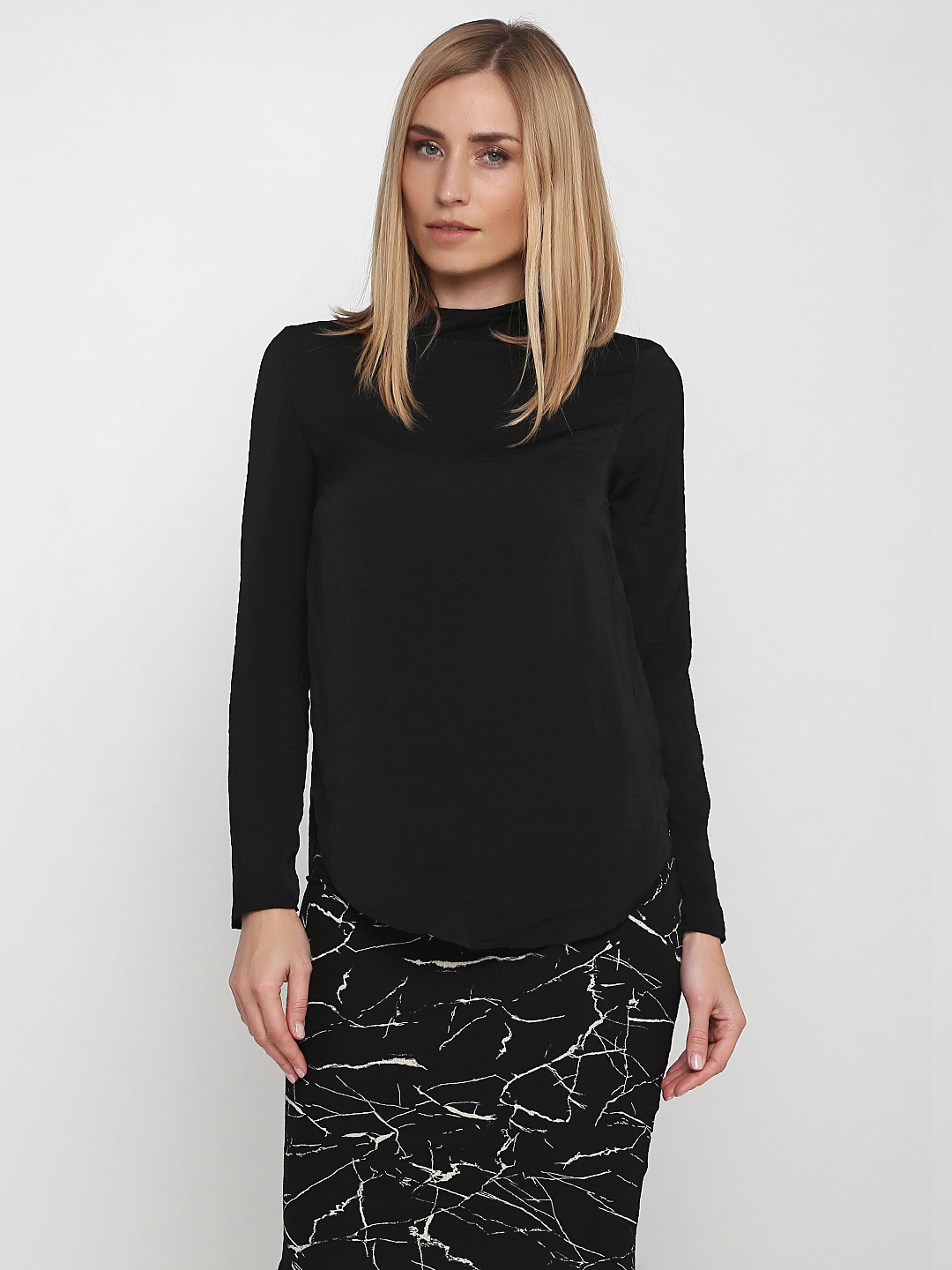 

Блузка H&M 4200754 32 Черная
