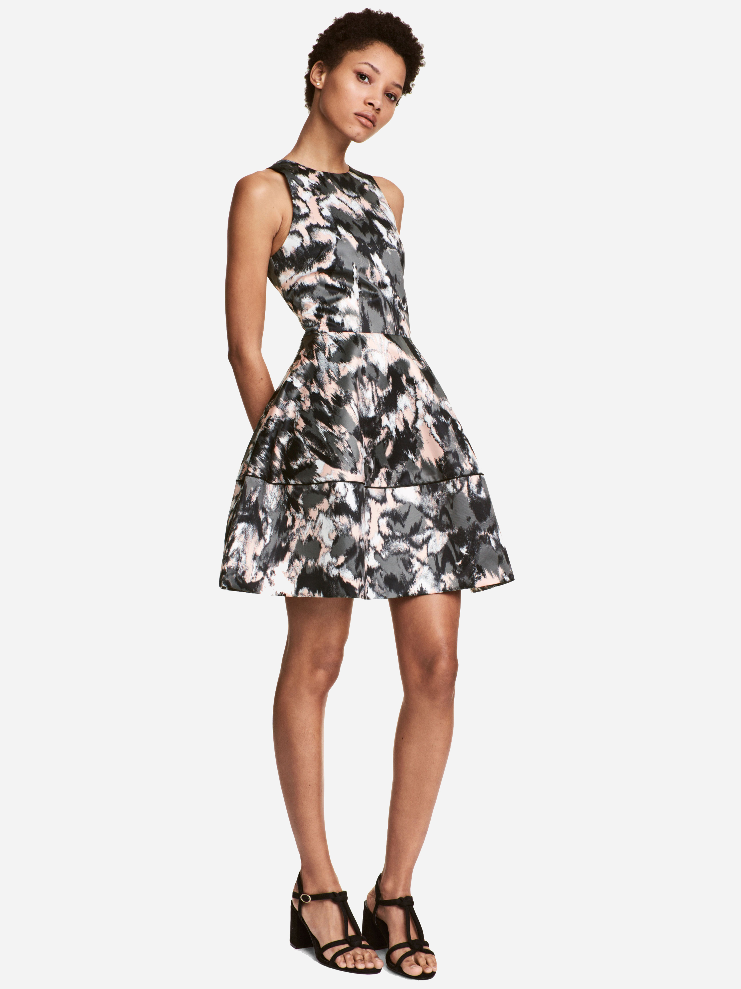 

Платье H&M 5187595 32 Зеленое с розовым