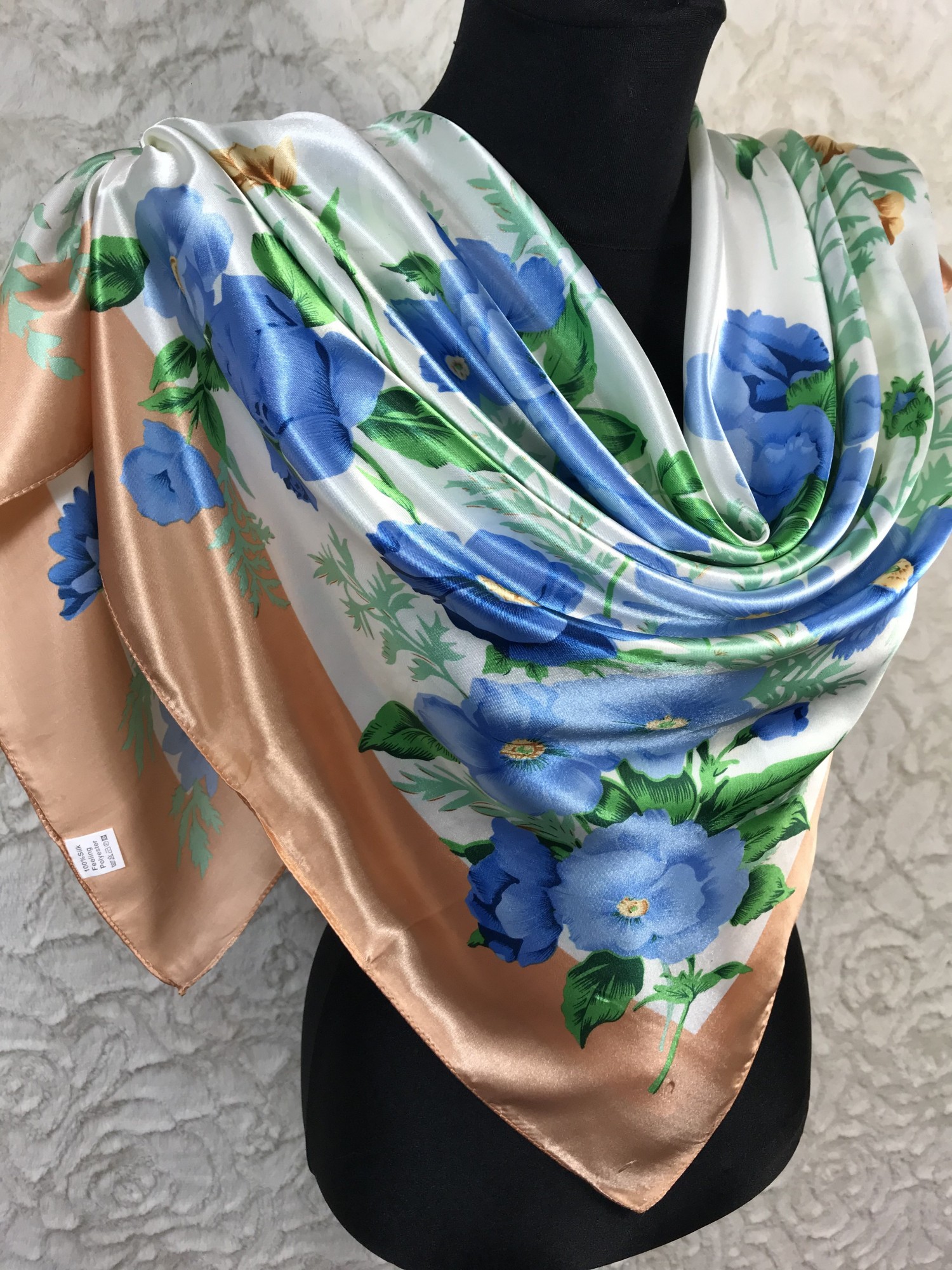 

Платок ASHMA 80х80 см атласный с нежным цветочным рисунком