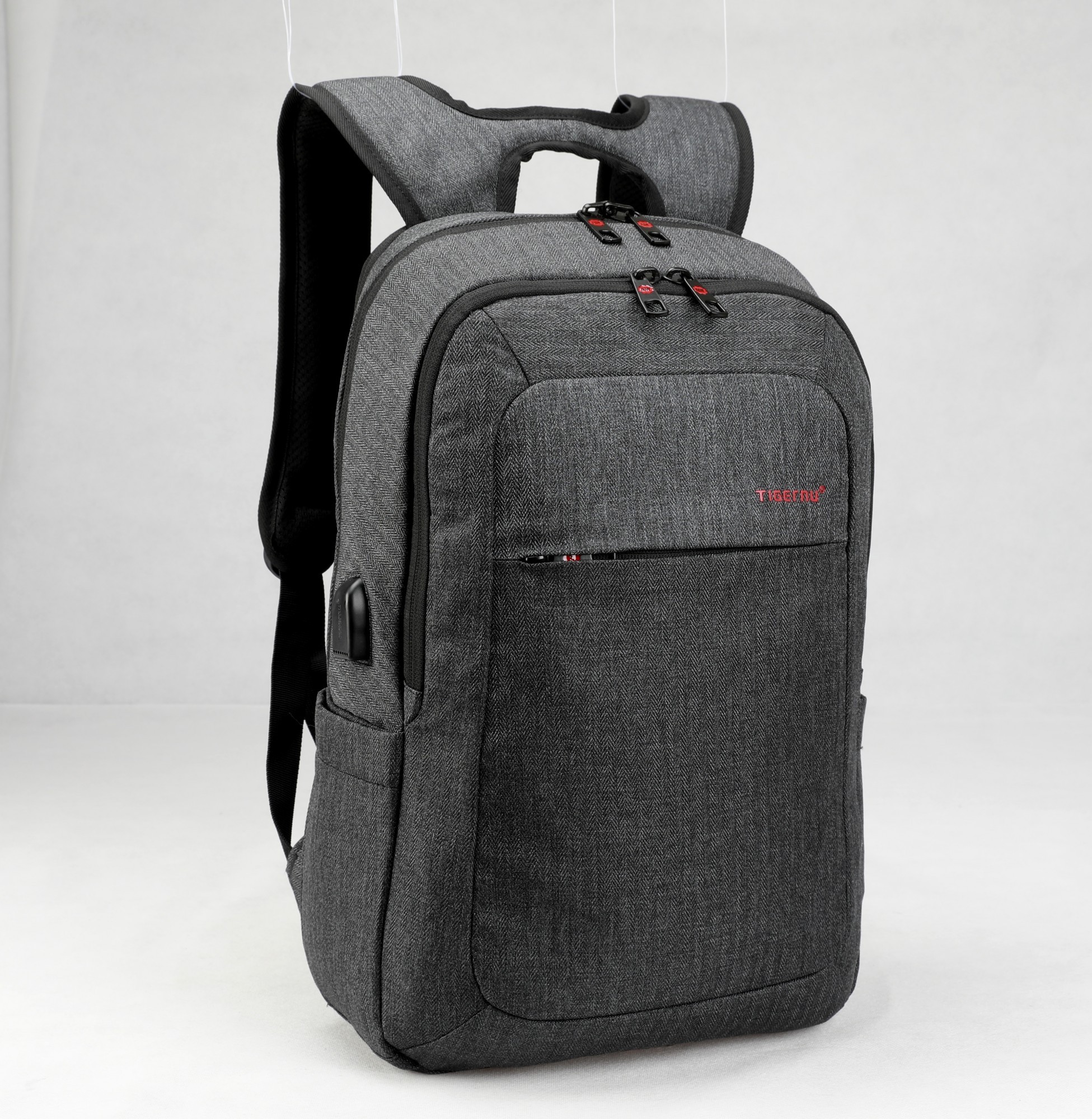 

Рюкзак городской Tigernu T-B3090 для ноутбука 15" с USB объем 18л. Серый (кодовый замок в подарок)