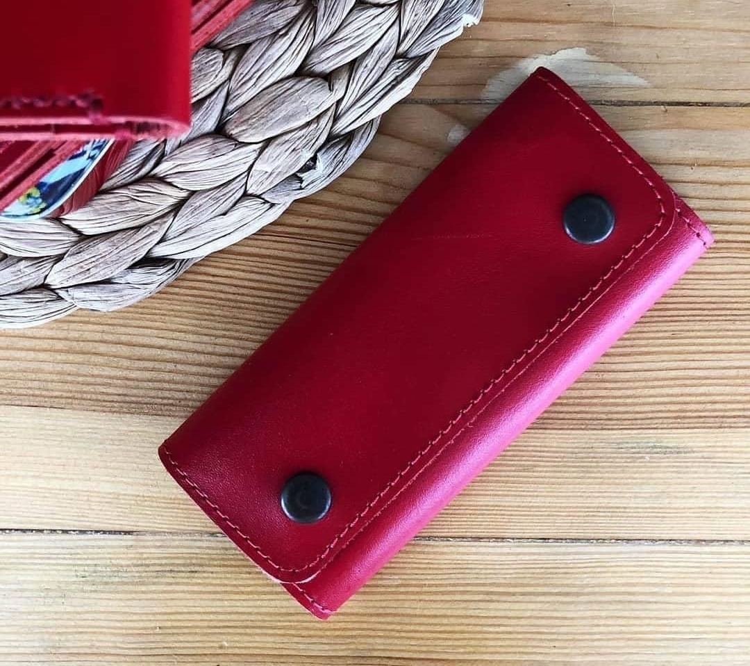 

Ключница кожаная Fresh на кнопках Hand Made красная 12*20