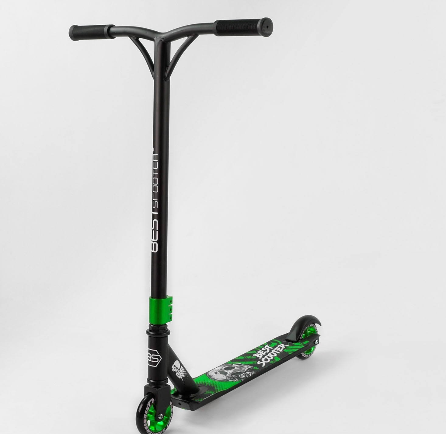 

Самокат трюковый 88311 Best Scooter алюминиевый диск и дека черный с зеленым