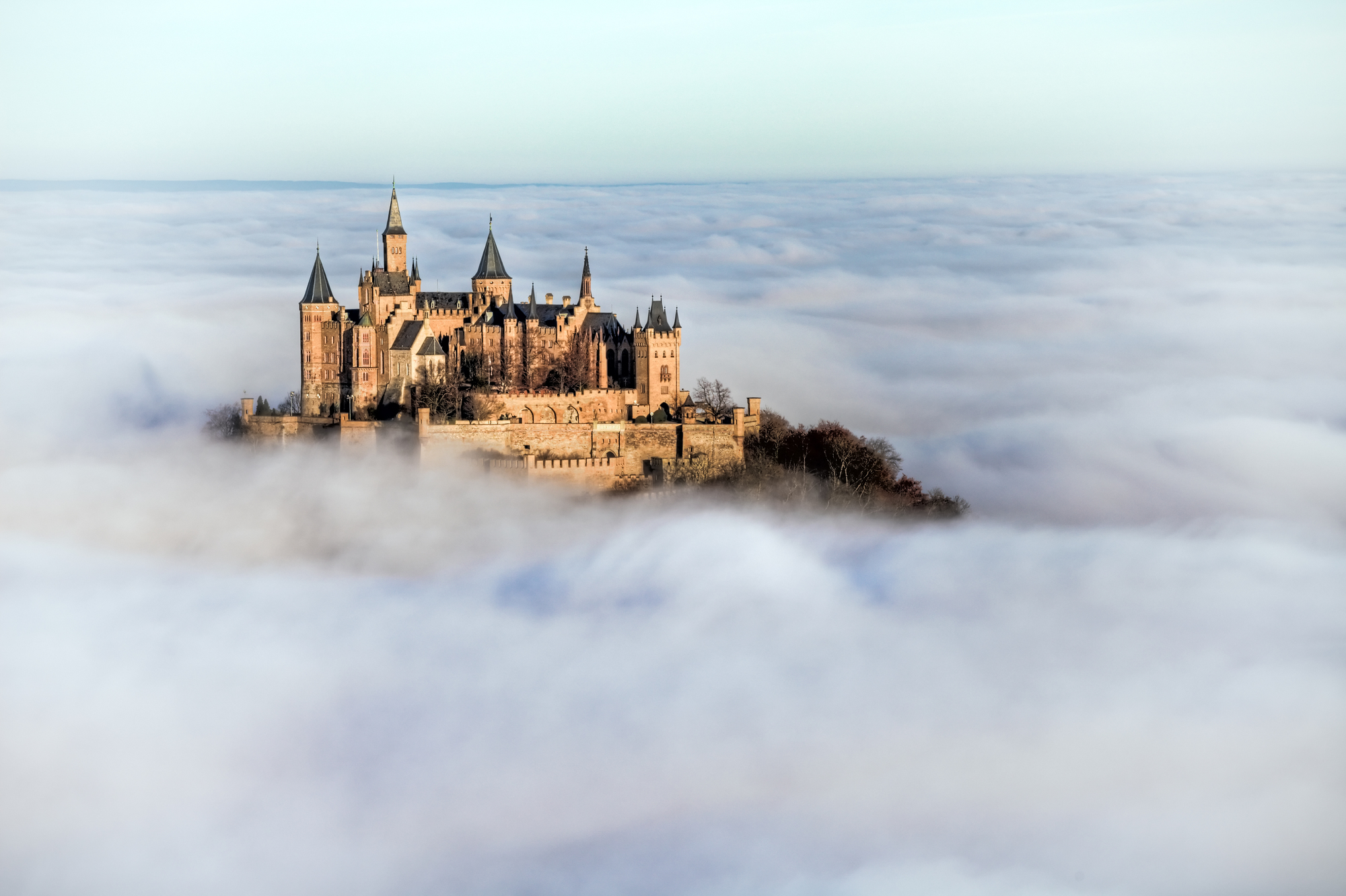 

Фотообои Архитектура 'Замок над облаками' (4782) , Иней