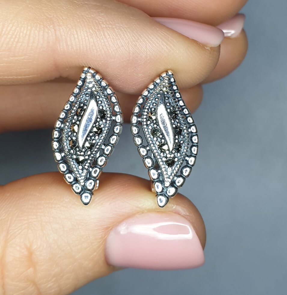 

Сережки серебряные с марказитом 5,89 г