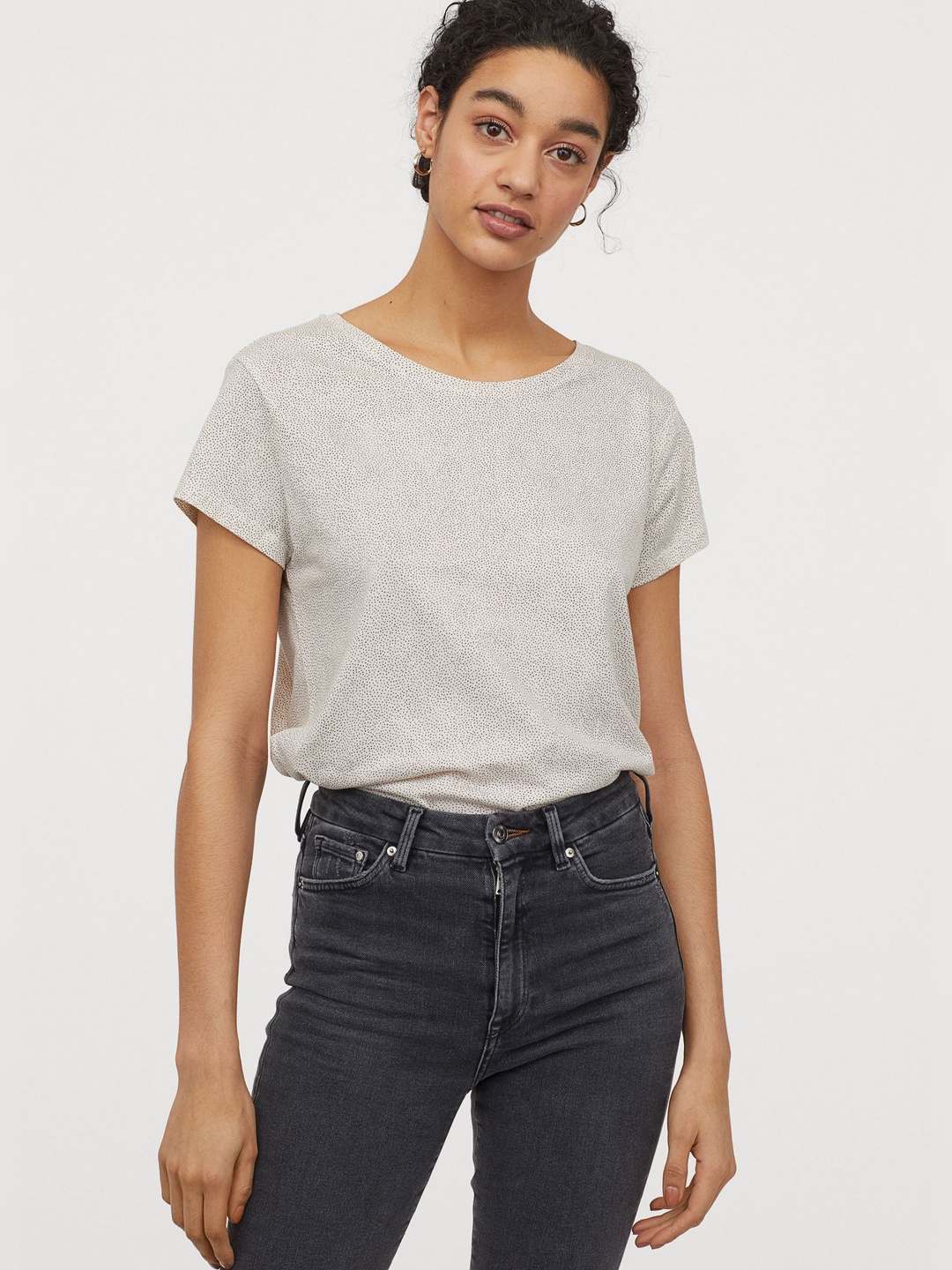 

Футболка H&M 0610776_черн. точки_01 S Молочная
