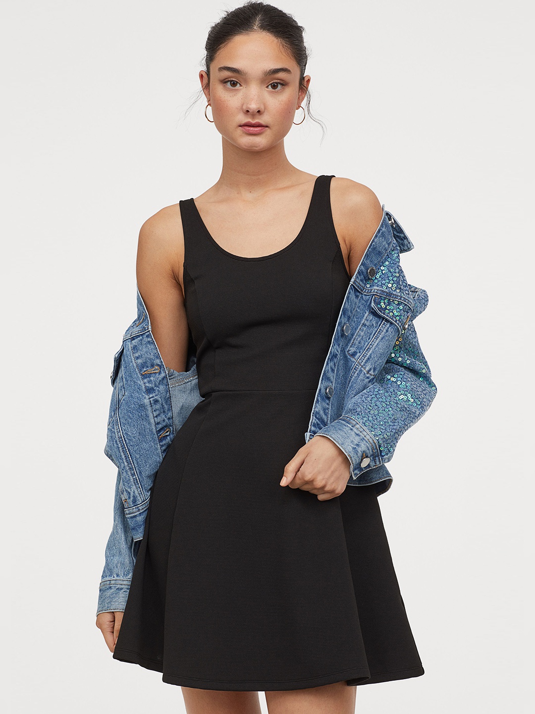 

Платье H&M 0681180_черн._02  Черное, Платье H&M 0681180_черн._02 34 Черное