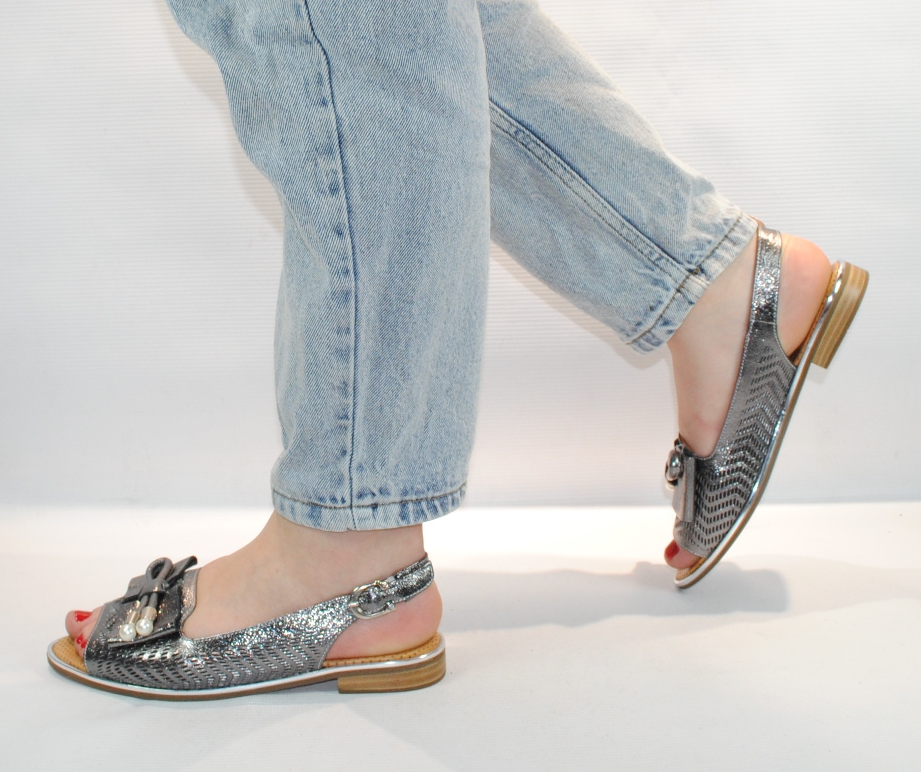 

Босоножки Corona 5223 39 Серебристый