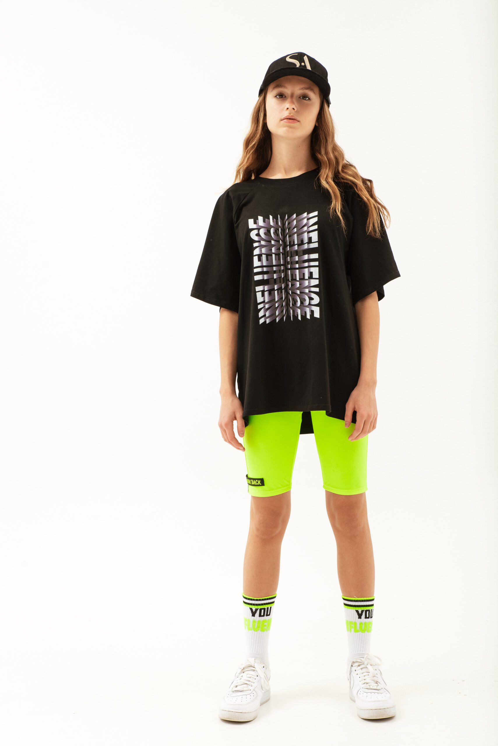 

Футболка oversize See Arsi INF для дівчинки чорна 134/140 SA_INF05GВ134/140