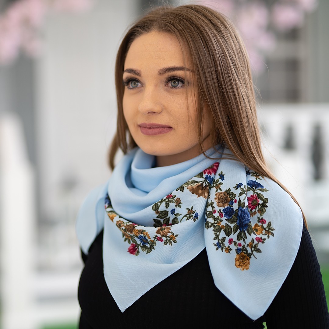 

Женский шерстяной платок Цветочный Веночек 1378.2