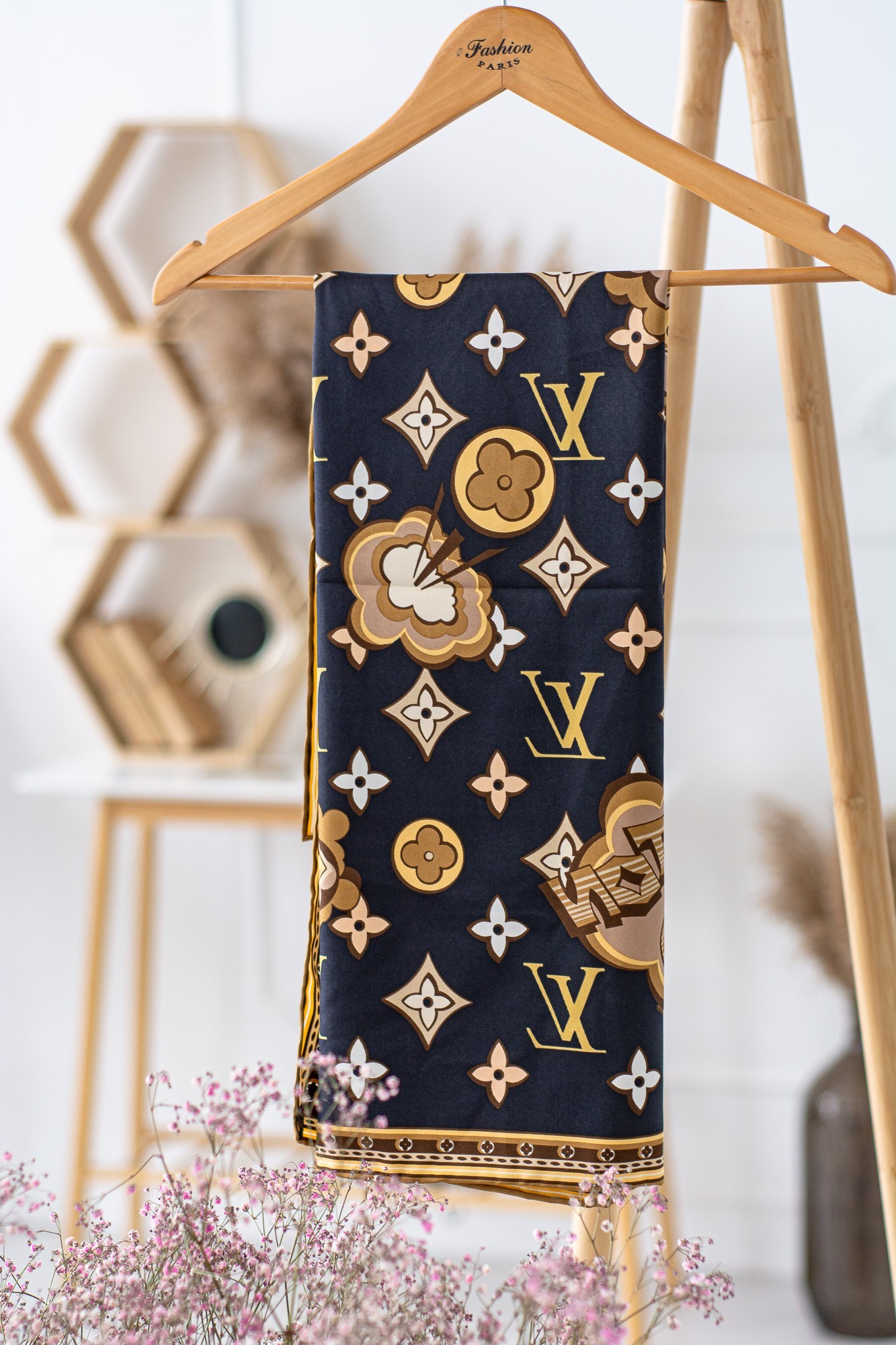 

Платок Fashion шелковый Черный (LV-147)