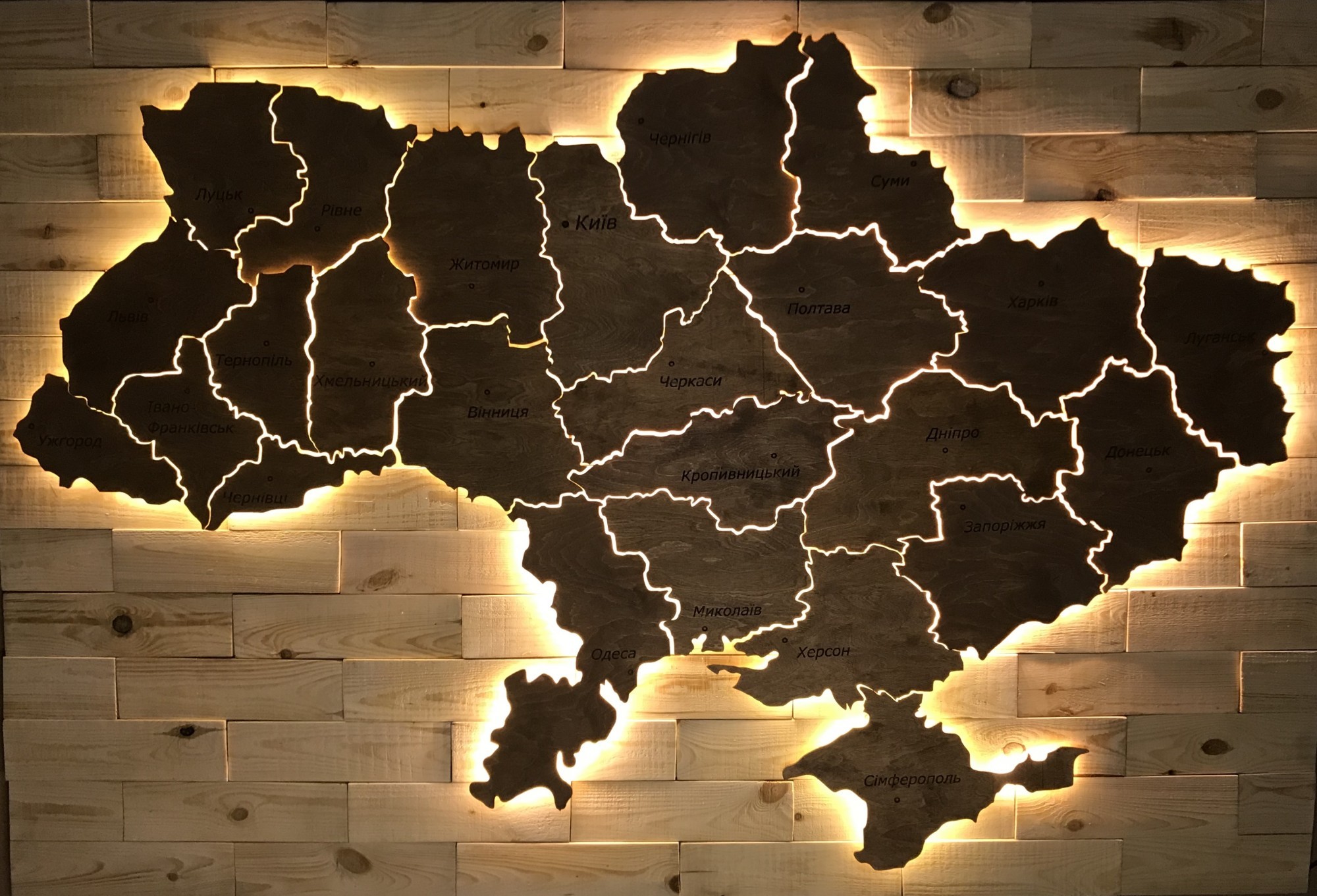 

Деревянная карта Украины с подсветкой Led Map с гравировкой областных центров и границ 2000х1400 мм Коричневая