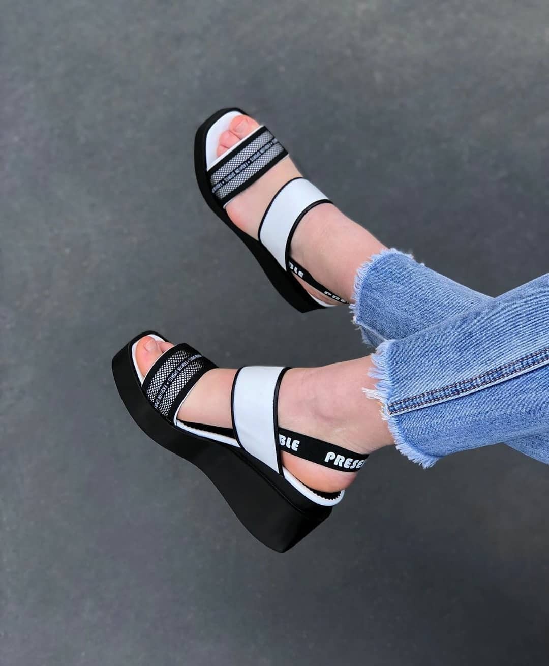 

Босоножки Olli Shoes 883-20 Черно-белые 39