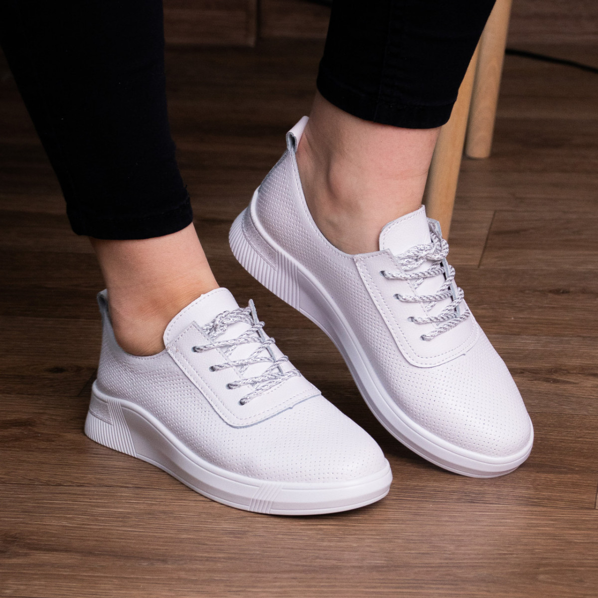 

Кроссовки женские Shoes Diva 2896 41 размер 26 см Белый
