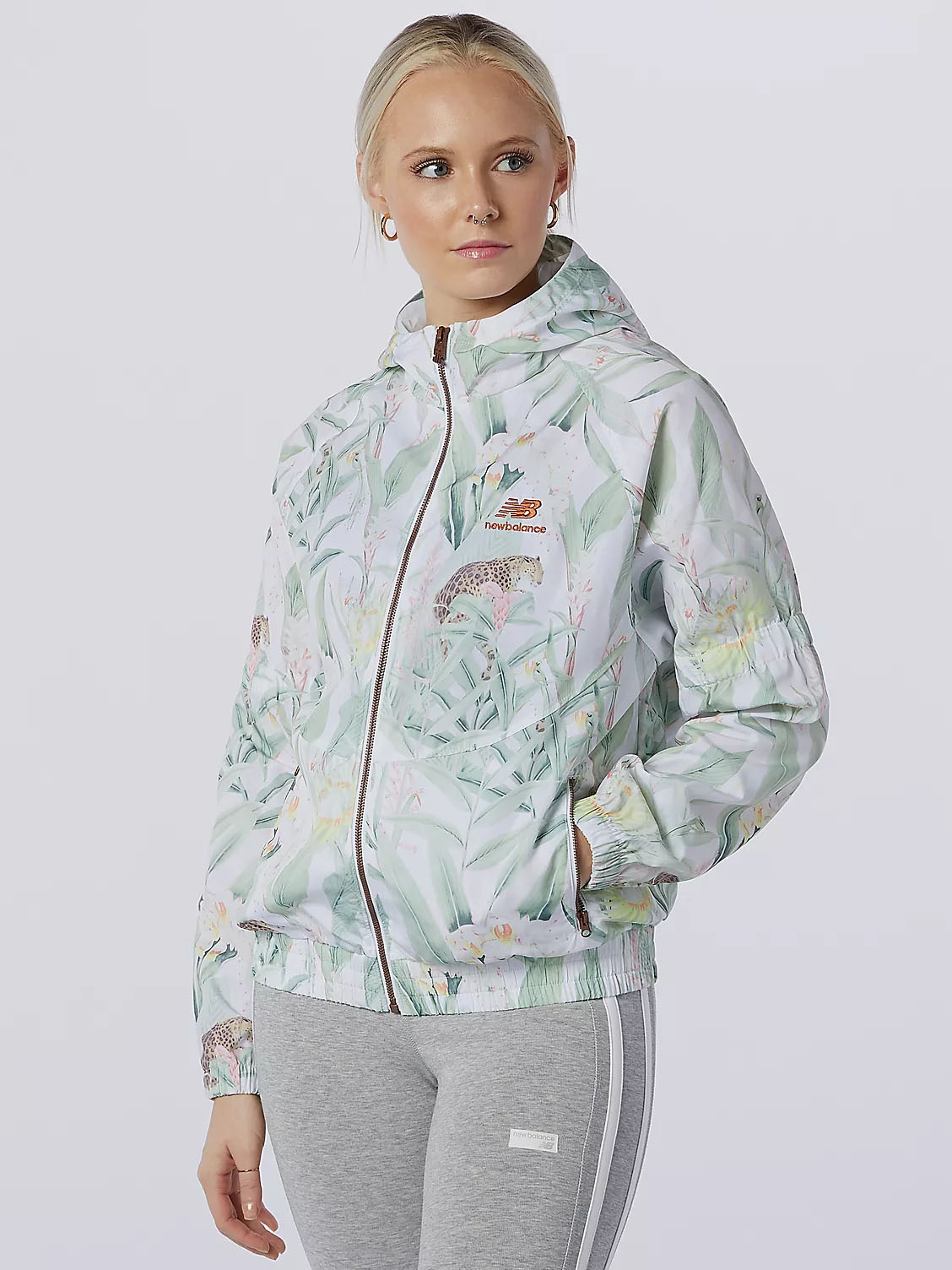 

Ветровка New Balance Ess Botanical WJ11504WHP XS Разноцветная