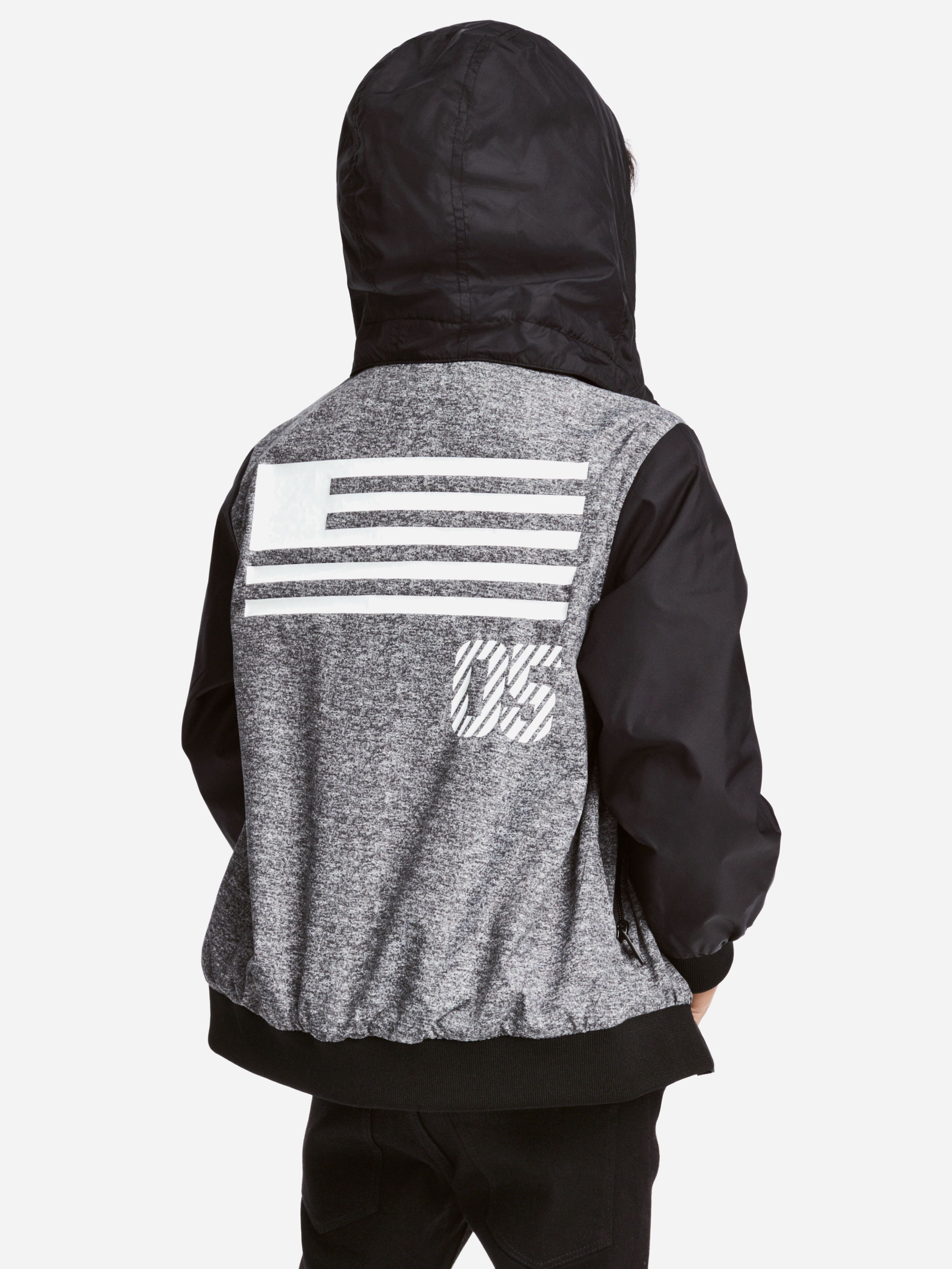

Демисезонная куртка H&M 4971526 122-128 см Серый/Черный с принтом (DD3000003141127)
