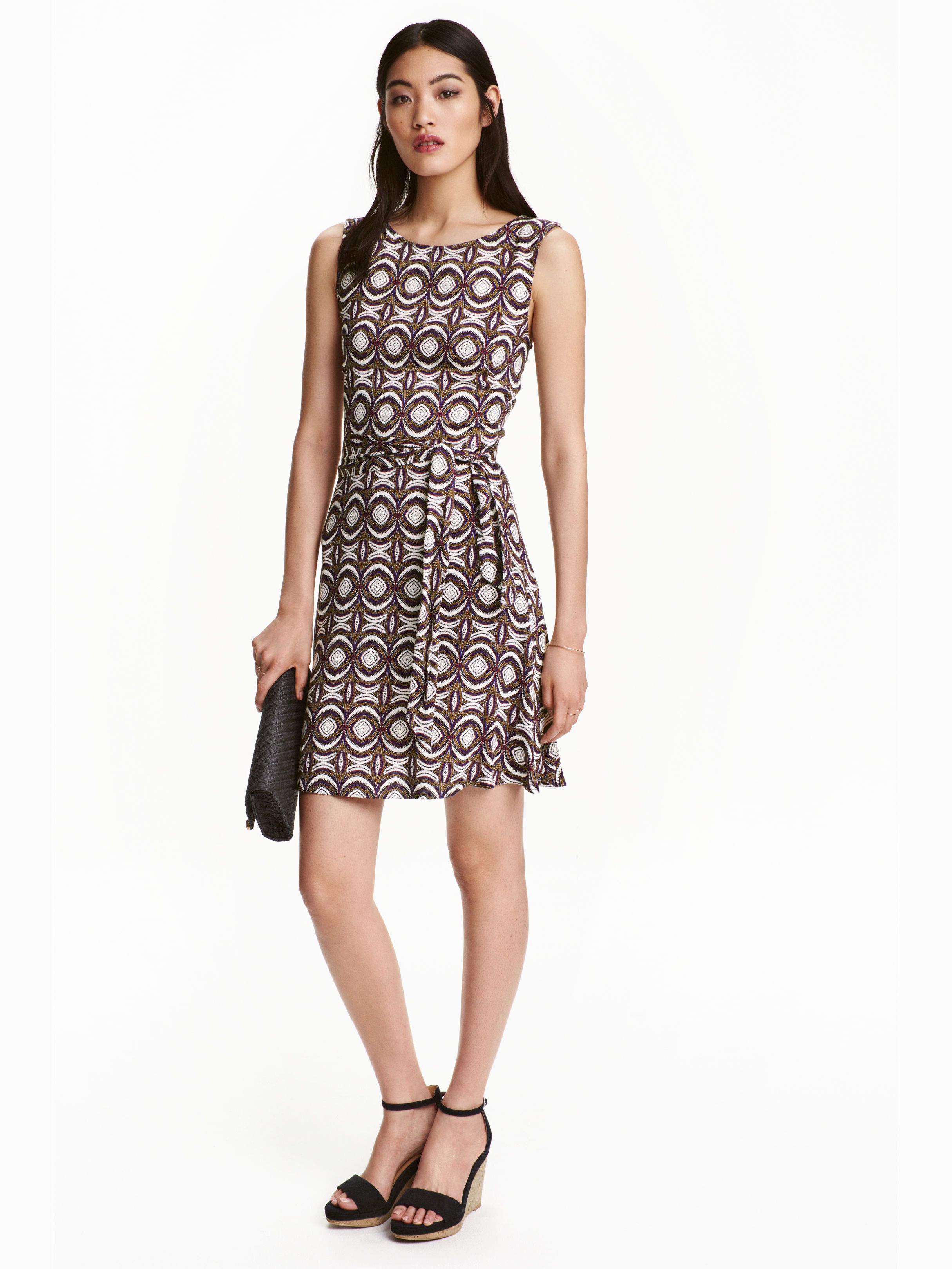 

Платье H&M 3943683-ABSO 38 Молочное с разноцветным