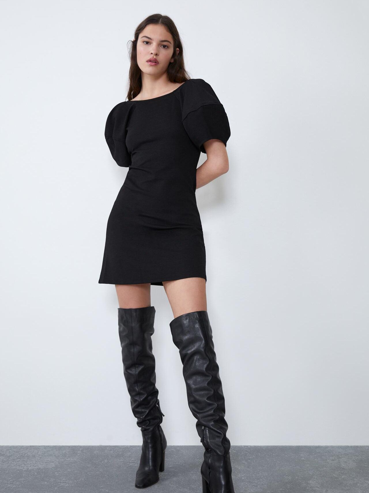 

Платье Zara 1971/902/800-AAAD M Черное