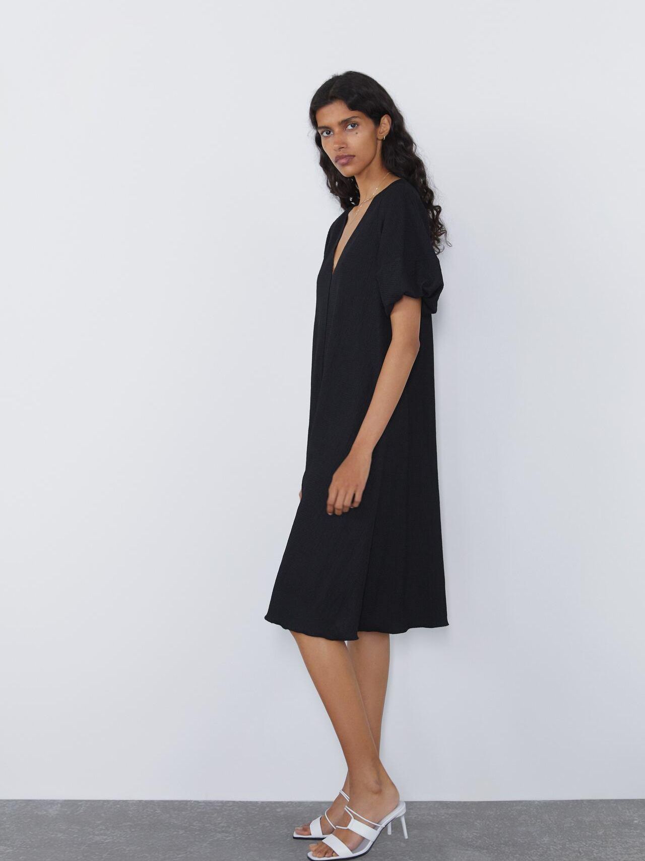 

Платье Zara 0264/630/800-AAAD M Черное