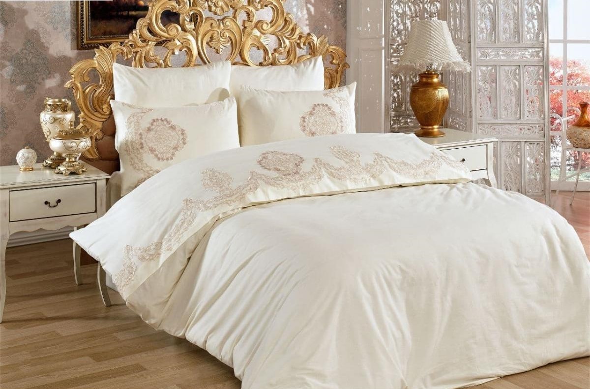 

Комплект элитного постельного белья евро Arya, Сатин с кружевом Clara 200х220 см кремовый
