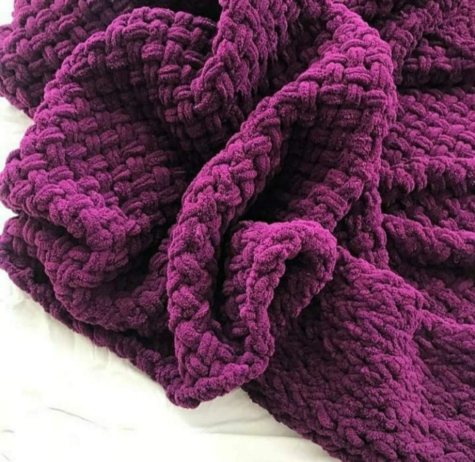 

Плед детский MamBaby из плюшевой гипоаллергенной пряжи премиум класса Alize puffy 120х100 см. Баклажан