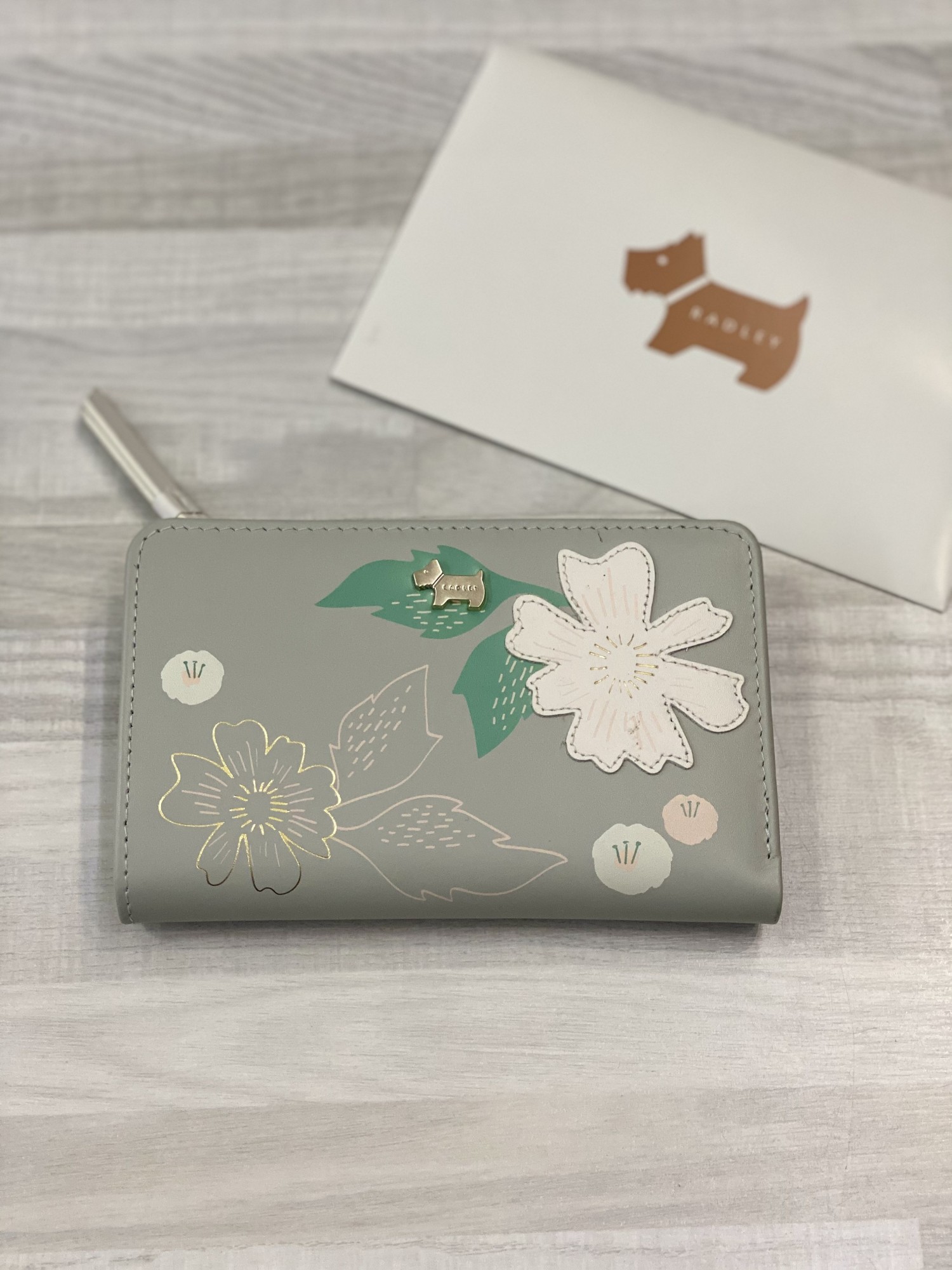 

Кошелек кожаный Paintery Floral Applique Radley London