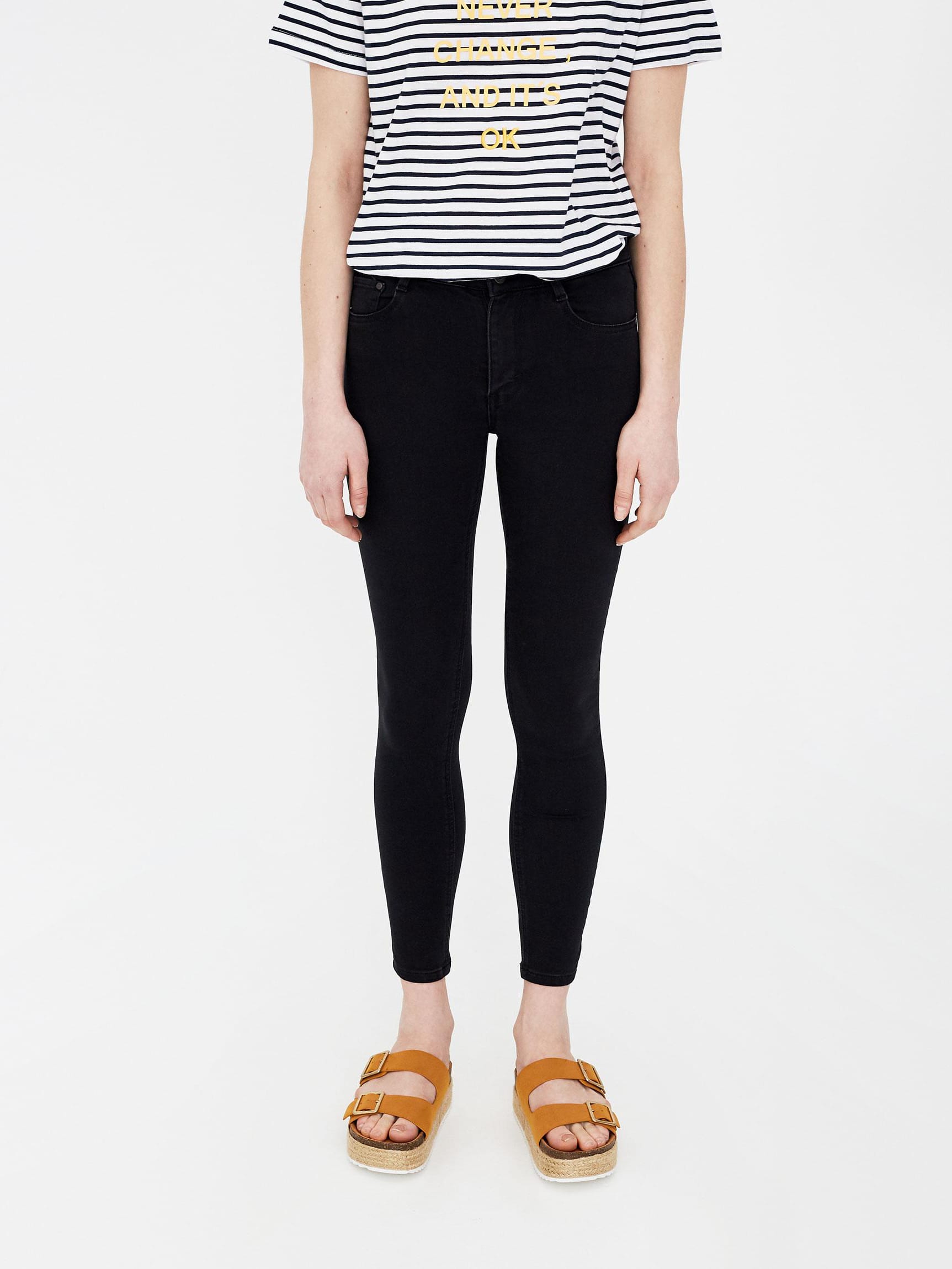 

Джинсы Pull & Bear 5687/318/800-AAAD 32 Черные