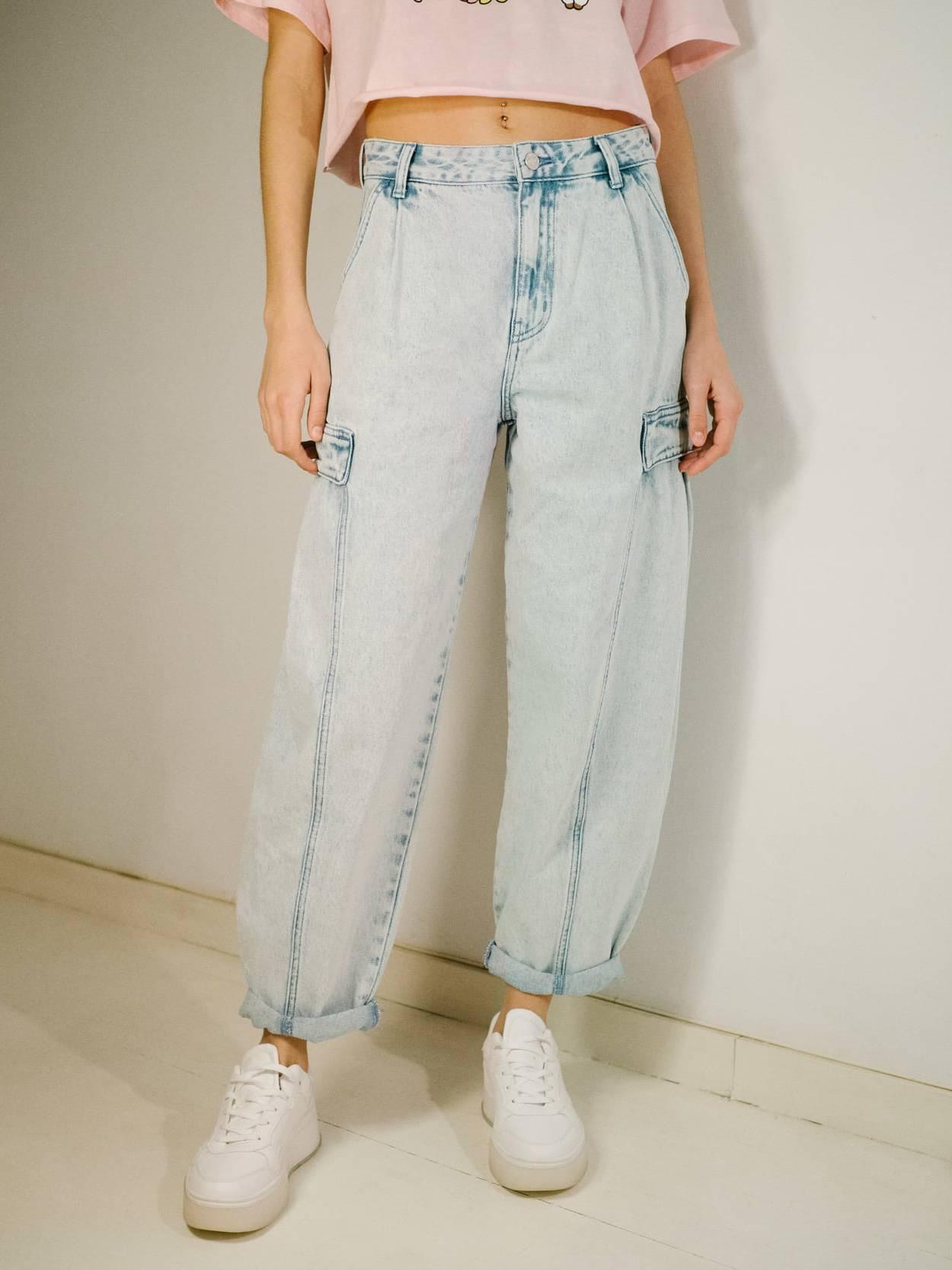 

Джинсы Bershka 0046/590/433-ACTZ 32 Бледно-голубые (DD3000003188573_SZ00046590433323)