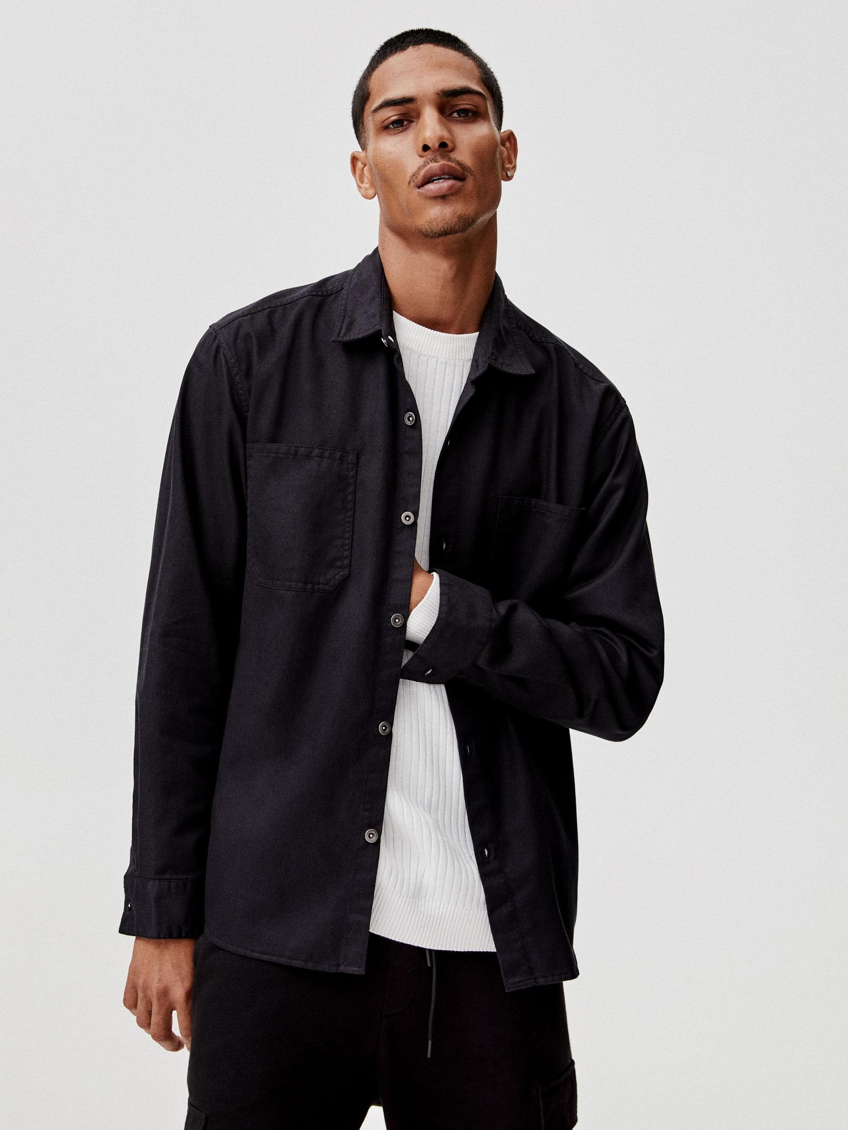 

Рубашка Pull & Bear 9474/526/800-AAAD M Черная