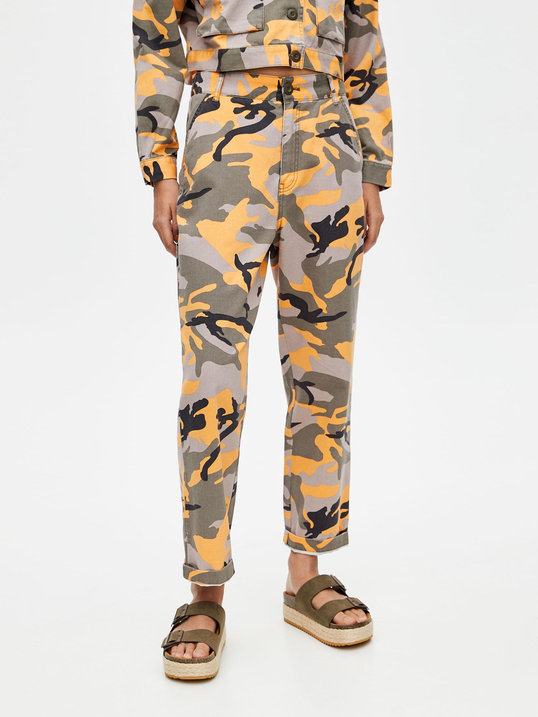 

Брюки Pull & Bear 5679/332/643-ADFY M Желтые с зеленым и черным
