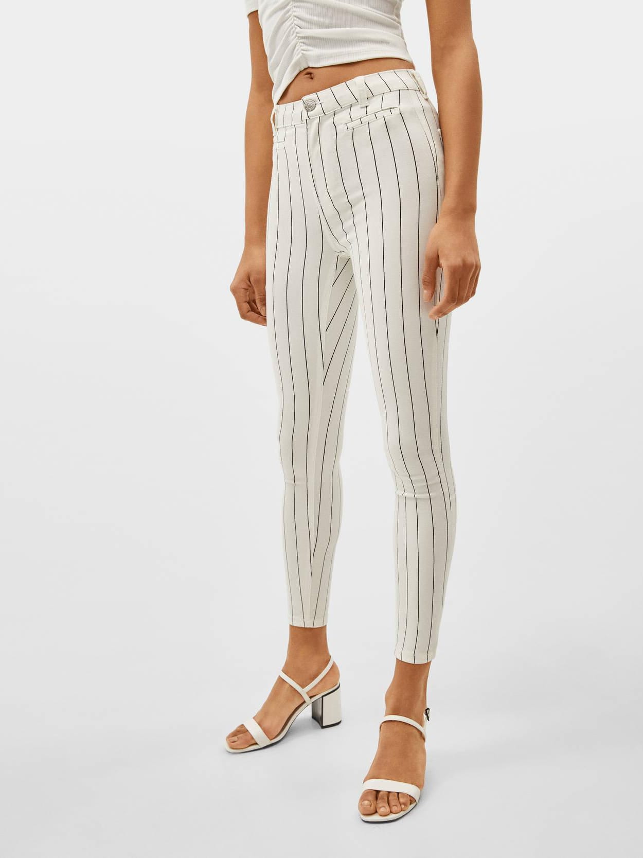 

Джинсы Bershka 0163/019/252-ACSP 36 Белые с черным