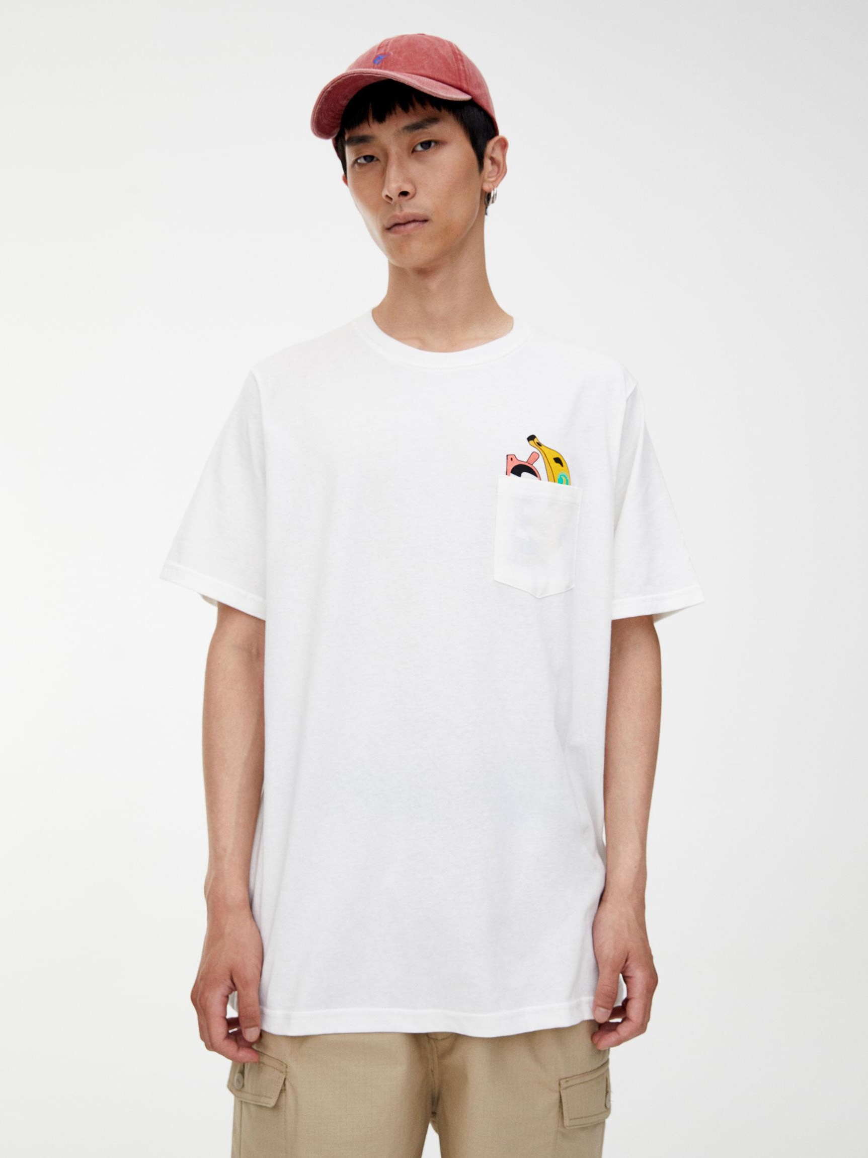 

Футболка Pull & Bear 9242/553/250-AEKZ M Белая с принтом цветная