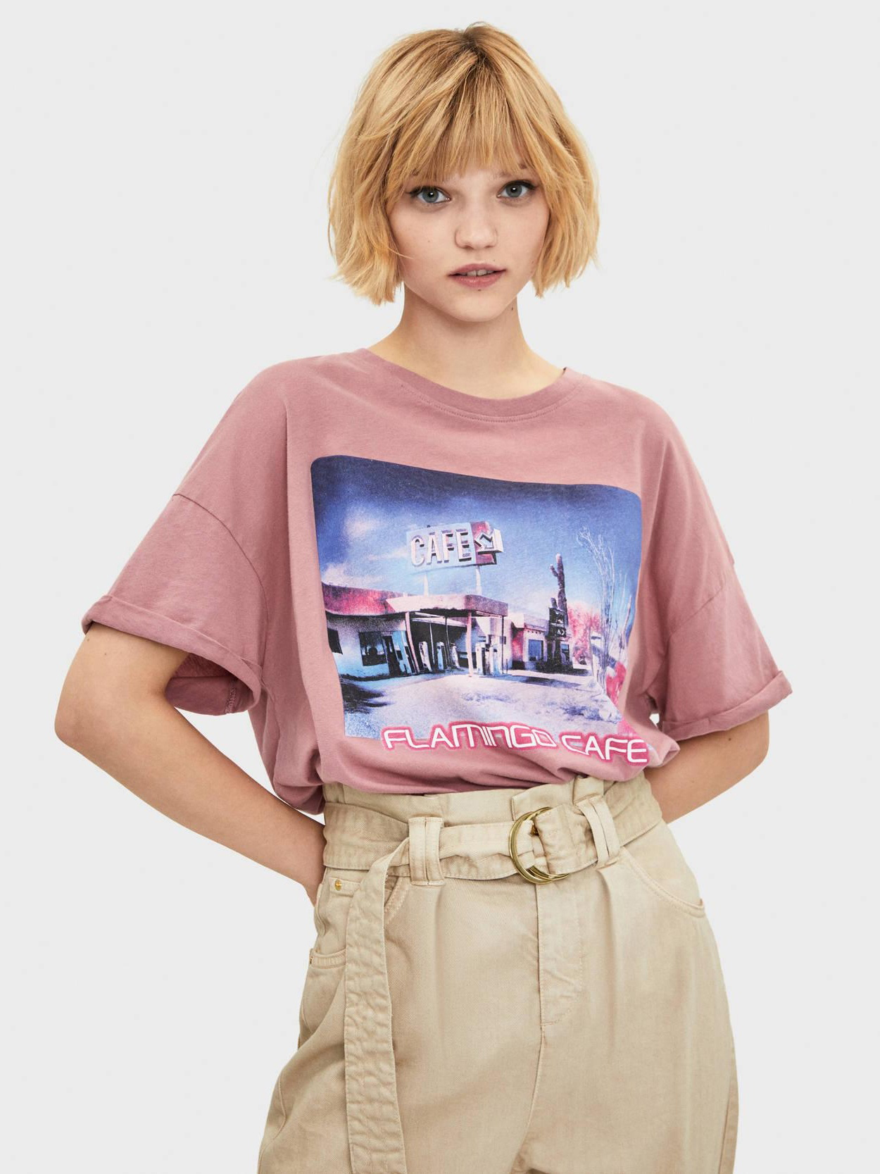

Футболка Bershka 7367/033/926-AARE XS Розовая с принтом