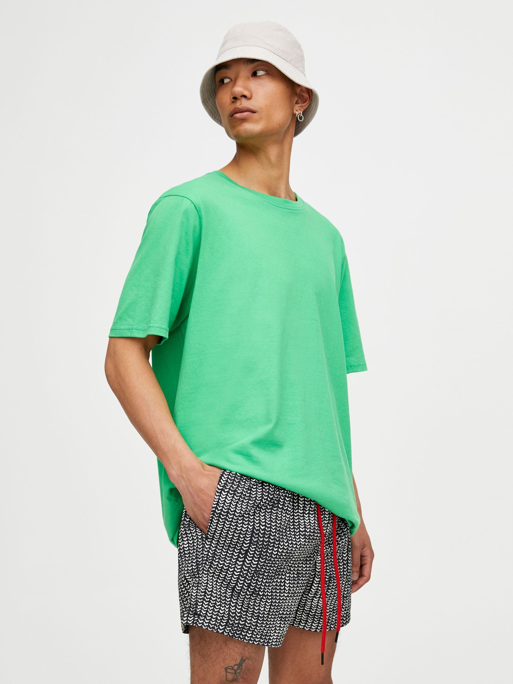 

Шорты Pull & Bear 5804/507/800-AAJI XL Черные-белые в узоры
