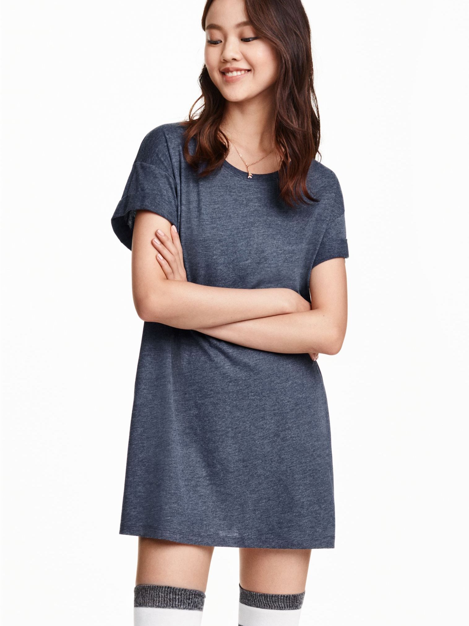 

Платье-футболка H&M 2406706a92 S Темно-синее