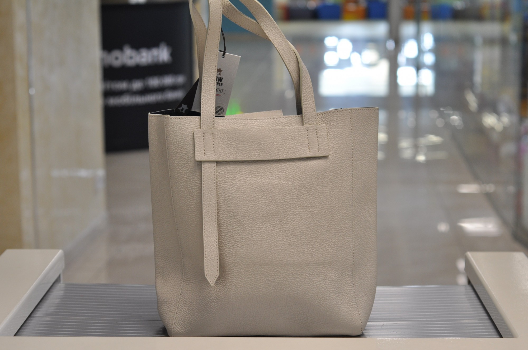 

Женская кожаная сумка шопер Italian bag молочная